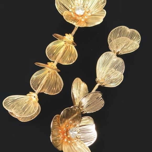 🔹️Natasha  Couture 🔹️Elegant Gold Floral Drop Cascading Earrings - Picture 4 of 6